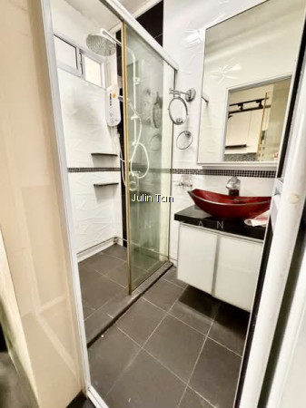 103 HENDERSON CRESCENT photo 6
