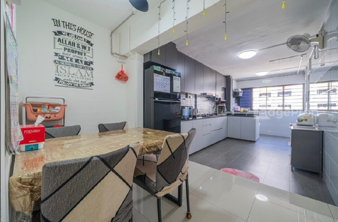 105 ALJUNIED CRESCENT photo 6
