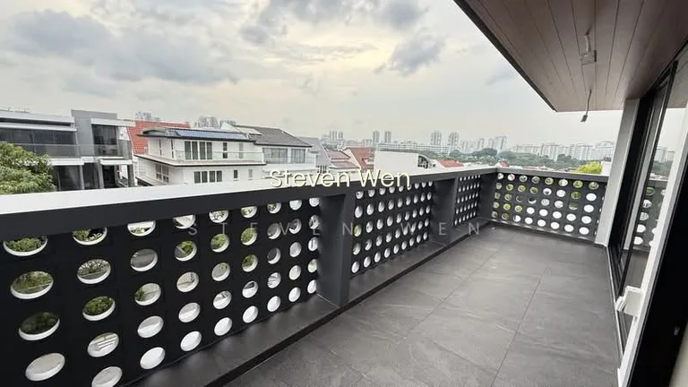 Serangoon Garden / 4 Brockhampton Drive image 1 of 10