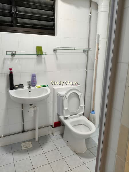 526 HOUGANG AVENUE 6 image 1 of 7