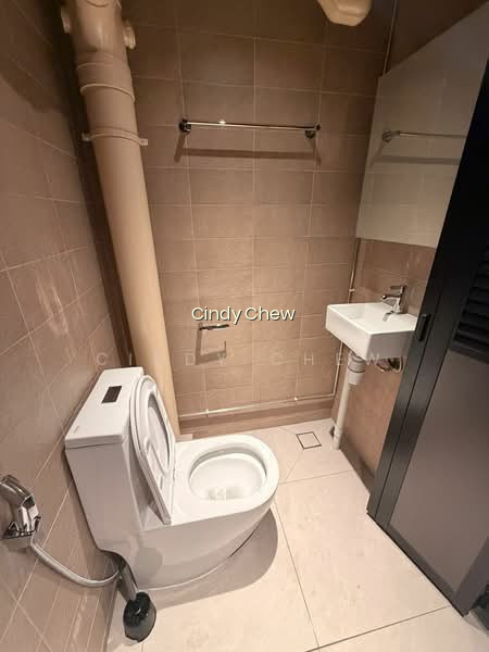 648 HOUGANG AVENUE 8 image 1 of 8