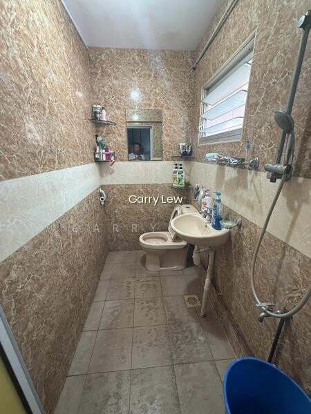 393 TAMPINES AVENUE 7 image 1 of 8