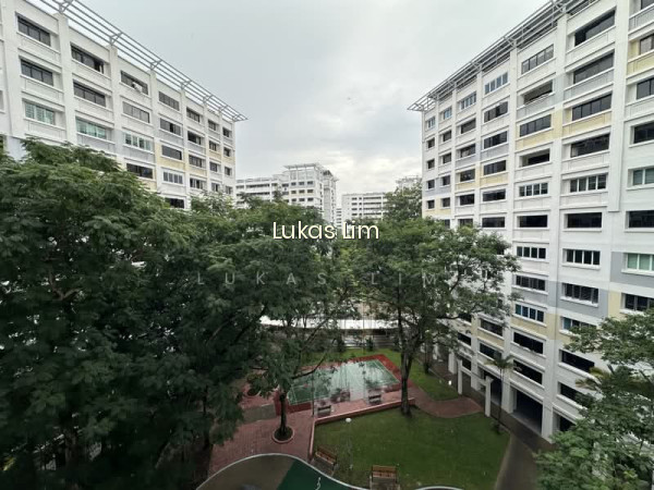 636 WOODLANDS RING ROAD photo 2
