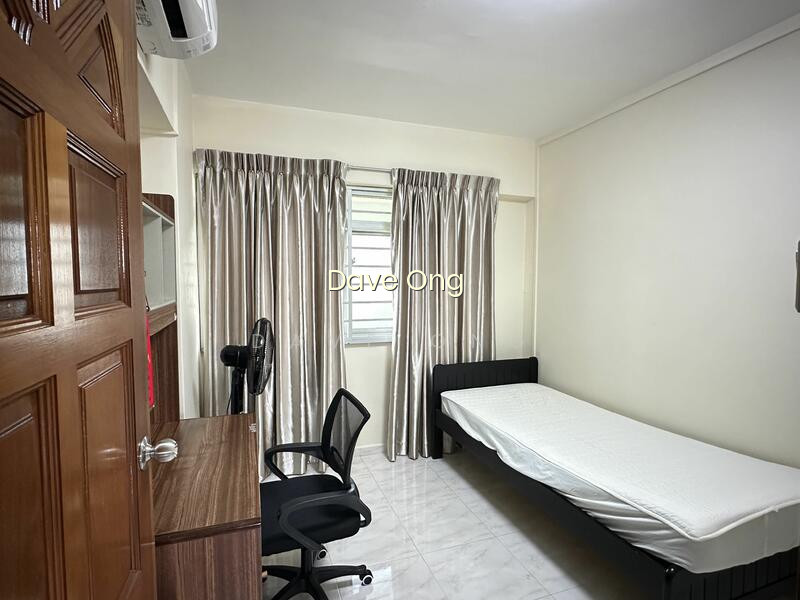 314 SEMBAWANG DRIVE image 1 of 9
