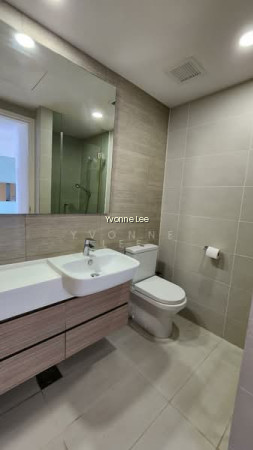 THE LAKEFRONT RESIDENCES photo 5