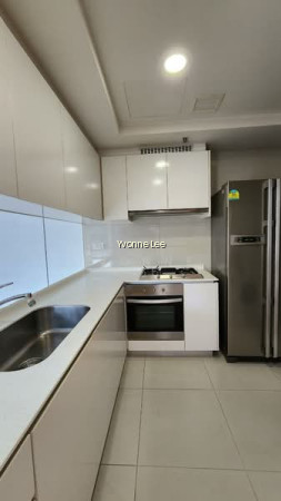 THE LAKEFRONT RESIDENCES photo 6