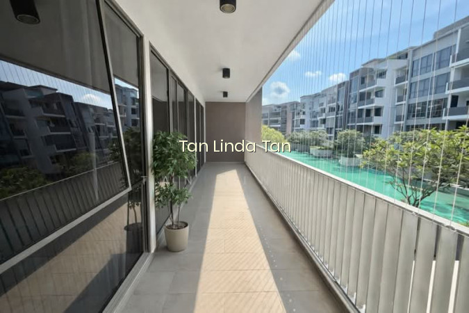 STRATUM photo 3