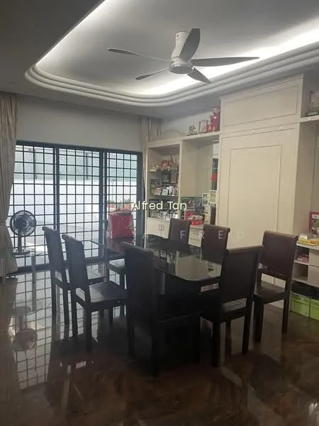 Hong Lee Place image 1 of 4