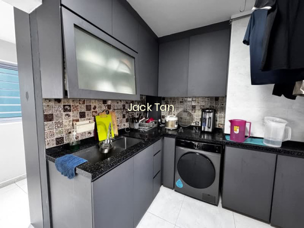 HUGE HDB 5 ROOMS @ YISHUN, CHEAP!