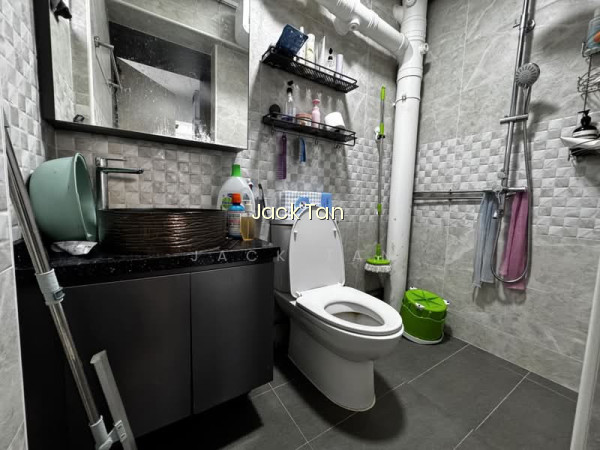 HUGE HDB 5 ROOMS @ YISHUN, CHEAP! photo 2