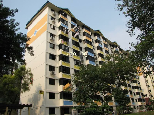 101 COMMONWEALTH CRESCENT photo 6