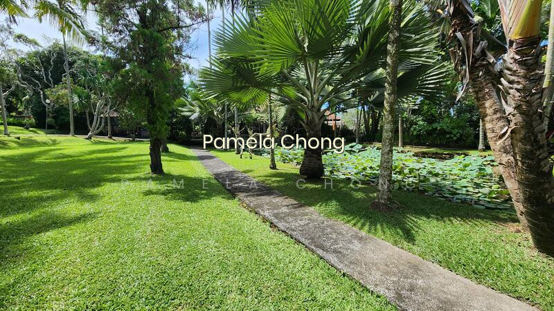 $18XX PSF SUBDIVISIBLE PERCHED ON HILL CHARMING GCB ON SPRAWLING GROUND （顶级优质洋房) image 1 of 4