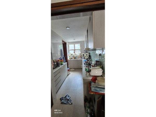 HILLINGTON GREEN 10