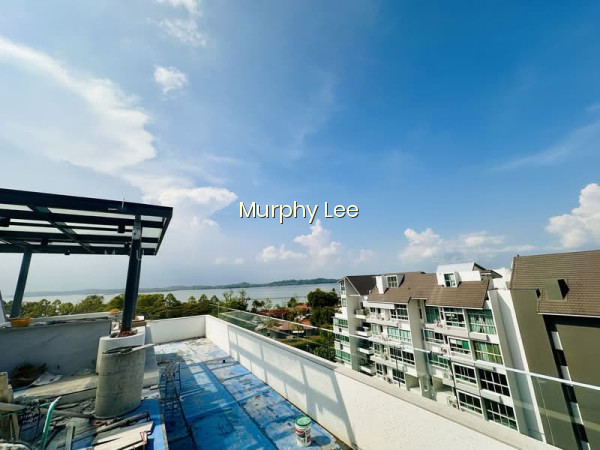 THE SHOREFRONT photo 6