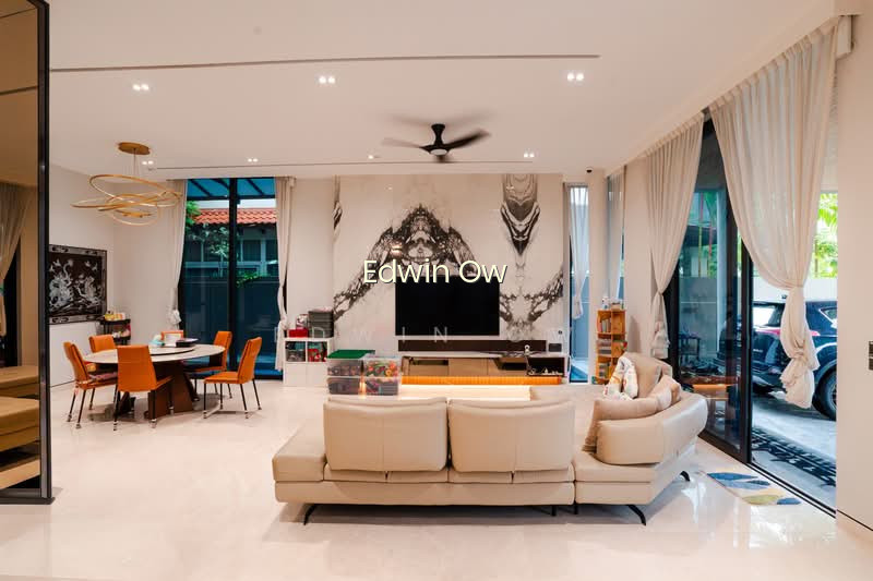 CHARMING 3.5 STRY BUNGALOW ! KEMBANGAN ESTATE ! RARE DEAL ! MUST VIEW ! image 1 of 10