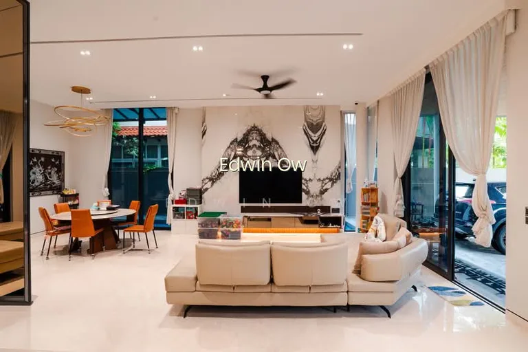 Charming 3.5 Stry Bungalow ! Kembangan Estate ! Rare Deal ! Must View ! image 1 of 10