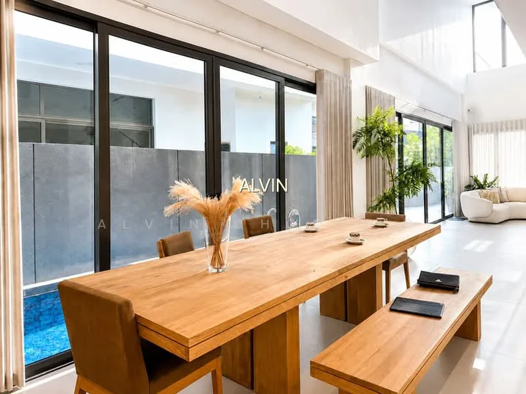 Move in Ready: Rare Freehold 3.5-Storey Corner Terrace Home, Great Amenities Near MRT & Malls! image 1 of 10