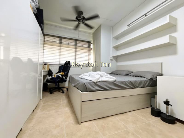 233 COMPASSVALE WALK photo 6