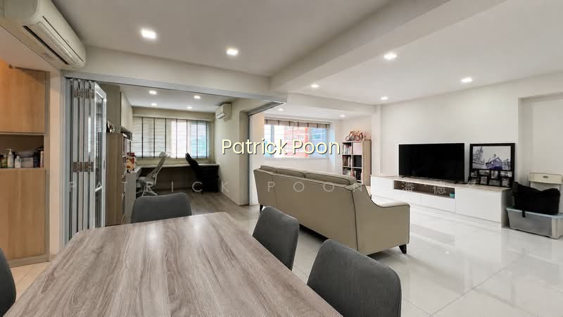 3 HOLLAND CLOSE photo 6