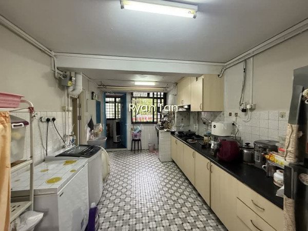 26 TOA PAYOH EAST photo 3