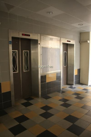 268B BOON LAY DRIVE photo 4
