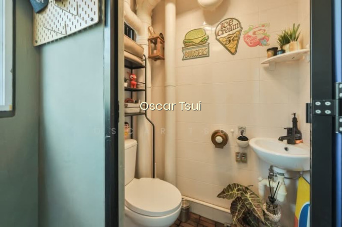 81 COMMONWEALTH CLOSE photo 4