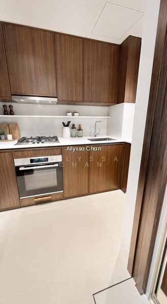 UNDERVALUED FREEHOLD AT 99 LH PRICES MOVE IN CONDITION 3 BEDROOMS photo 4