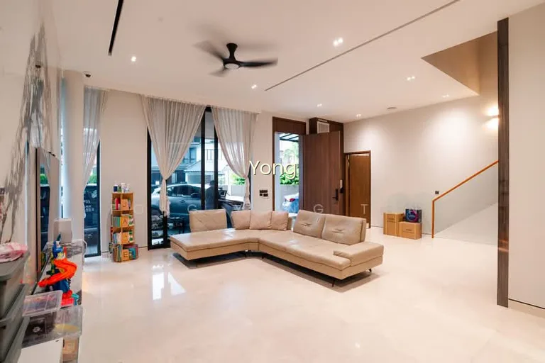 Elegant Almost Brand-New Detached House in Prime Kembangan Estate image 1 of 10