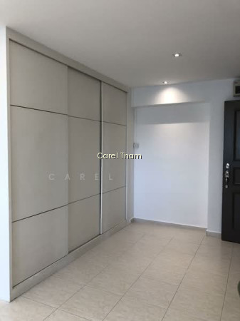 5 HOLLAND CLOSE photo 3