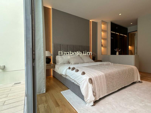 UNDERVALUED <$800PSF TOWNHOUSE WITH PRIVATE LIFT photo 5