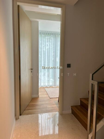 UNDERVALUED <$800PSF TOWNHOUSE WITH PRIVATE LIFT photo 6