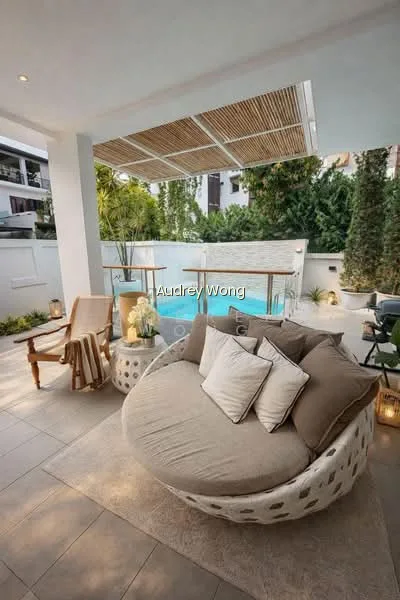 Beautifully Renovated! Move in Condition, Semi-D @ Kovan Estate / Kovan MRT image 1 of 10