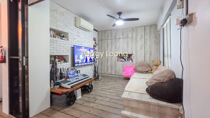 101 HENDERSON CRESCENT photo 4