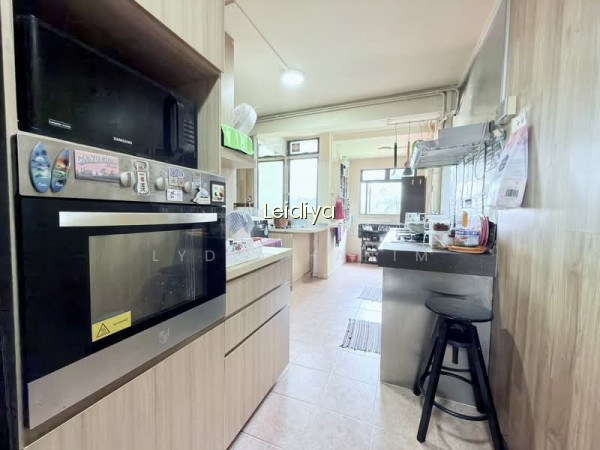 82 COMMONWEALTH CLOSE photo 5
