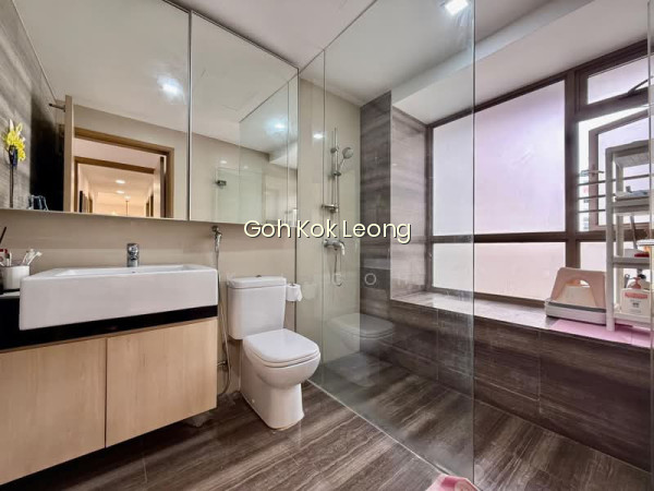 WATERFRONT GOLD 9