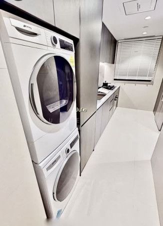 PREMIUM SEAVIEW UNIT WITH EXCEPTIONAL UPSIDE POTENTIAL photo 6
