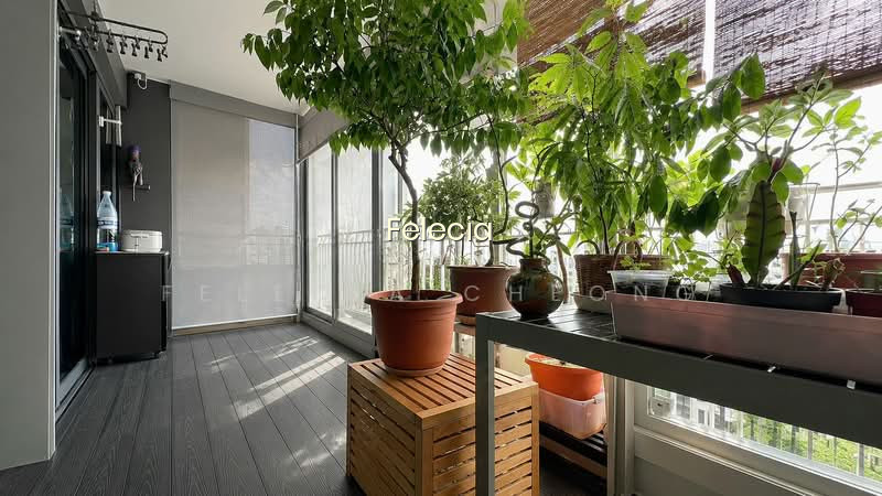THE LAKEFRONT RESIDENCES photo 6