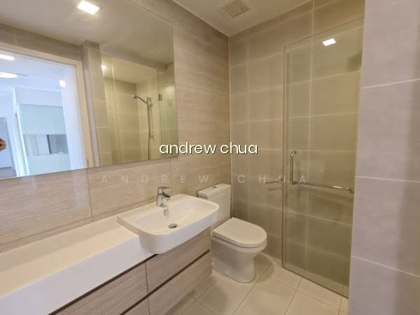 THE LAKEFRONT RESIDENCES photo 6