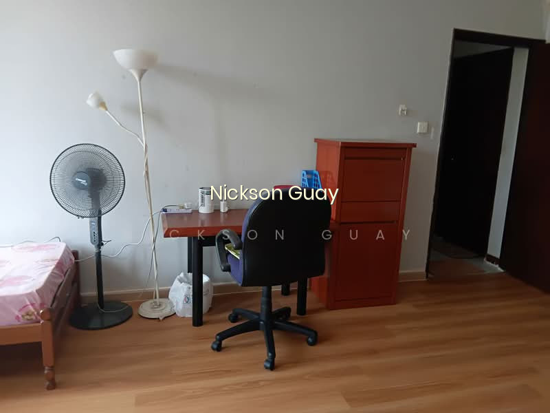 SPACIOUS MASTER BEDROOM WITH ATTACH BATHROOM AVAILABLE FOR RENT! 014 image 1 of 5