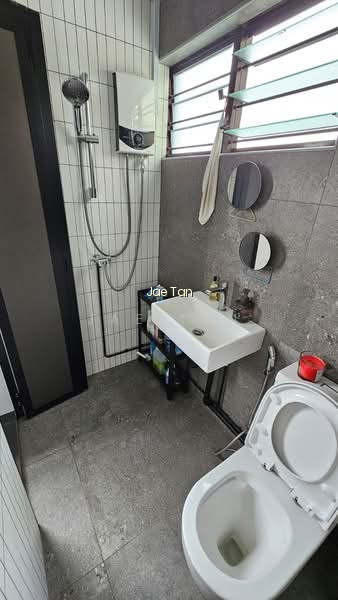 693 HOUGANG STREET 61 image 1 of 3