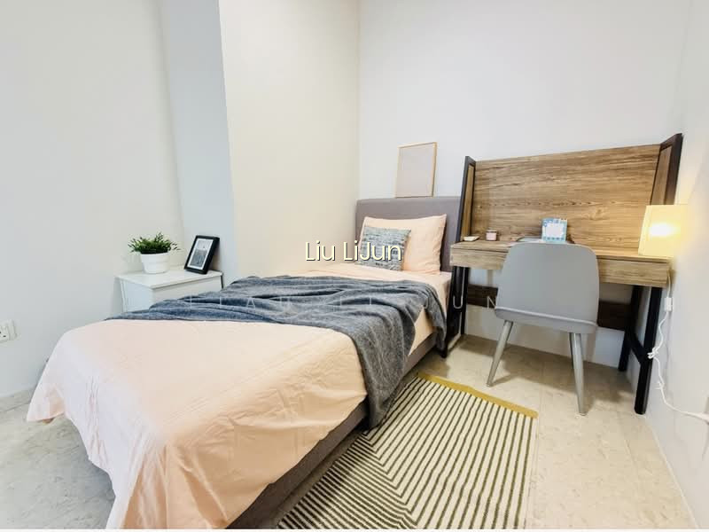 THE PARC CONDOMINIUM image 1 of 10