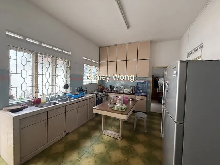 ~Eminence Landed~ Original 2 Storey GCB @ Chancery Lane image 1 of 10