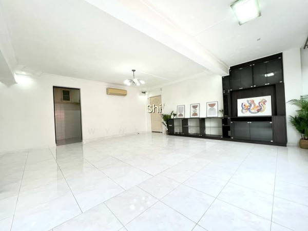 581 Pasir Ris Street 53 image 1 of 10