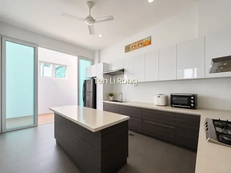D15 Frankel Estate Move in Condition End Terrace! High Ceiling! image 1 of 1