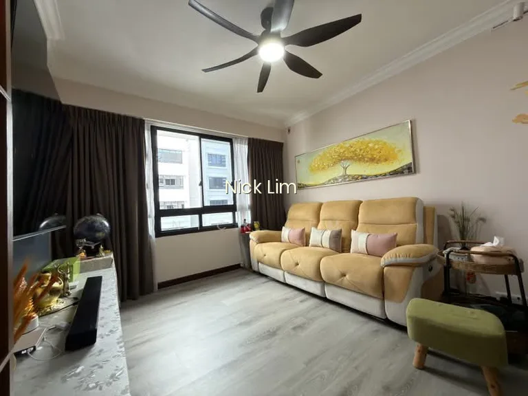 258A Punggol Field image 1 of 10