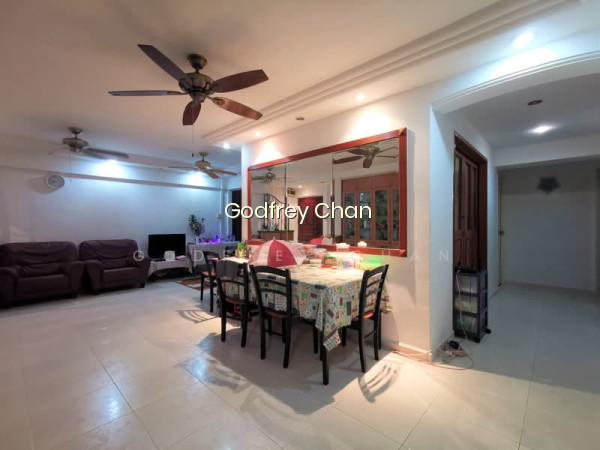 415 Sembawang Drive image 1 of 10