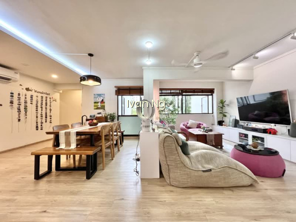 415 Sembawang Drive image 1 of 10