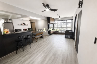 421B Northshore Drive image 1 of 7