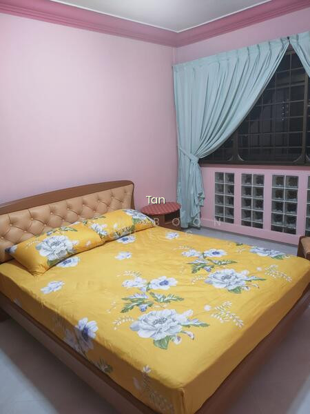 472 SEMBAWANG DRIVE image 1 of 9