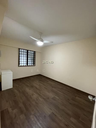 221 SERANGOON AVENUE 4